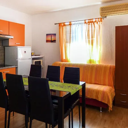 3 Bedroom Beautiful In Casa de Férias Mimice