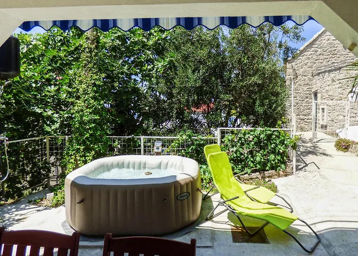 3 Bedroom Beautiful In Casa de Férias *